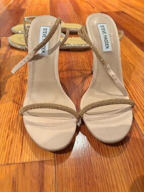 NWOT Steve Madden Breslin Nude Heeled Sandals with Gold Beaded Straps